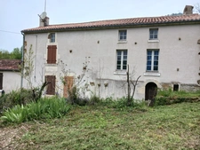 SERIGNE (85) EN CAMPAGNE SPACIEUSE MAISON EN PIERRES A RENOVER AVEC DEPENDANCES SUR 6700M² A PRIX FOU 