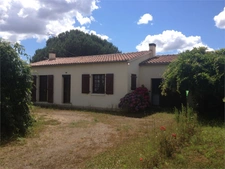 SECTEUR MAREUIL SUR LAY ET A 5 MINUTES DE LUCON SEULEMENT ADORABLE MAISON DE PLAIN PIED SUR 2000M² 