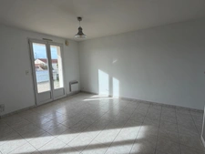 LES MAGNILS REIGNIERS (85) - BEUGNE L'ABBE - ADORABLE VILLA PLAIN PIED 2 CHAMBRES AVEC GARAGE ET JARDIN