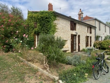 SAINT JEAN DE BEUGNE MAISON DE CAMPAGNE 4 CHAMBRES AVEC ILOT, DEPENDANCES, TERRAIN IDEAL LOCATIF SAISON 