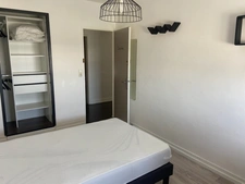 REZE HYPER BIEN SITUE TRES BEL APPARTEMENT T4 RENOVE AVEC LOCATAIRES EN PLACE DANS RESIDENCE ENTRETENUE