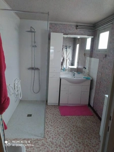 LUCON (85) PROCHE CATHEDRALE ET PISCINE MAISON DE VILLE 4 CHAMBRES AVEC COURETTE A RENOVER A PRIX FOU