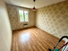 LUCON 85400 PROXIMITE ZONE COMMERCIALE LECLERC AGREABLE MAISON SEMI PLAIN PIED AVEC ANNEXES SUR 3000M²