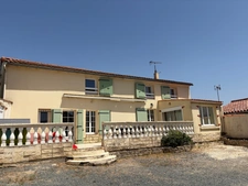 BESSAY (85320) AU CALME CHARMANTE MAISON EN PIERRES RENOVEE 3/4 CHAMBRES AVEC DEPENDANCES ET JARDIN