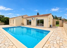 LUCON (85400) - CENTRE IMMEDIAT - MAISON FAMILIALE 3/4 CHAMBRES AVEC PISCINE ET SPACIEUSES DEPENDANCES