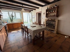 MARSAIS SAINTE RADEGONDE (85570) - ADORABLE MAISON DE PLAIN PIED EN PIERRES AVEC DEPENDANCES ET JARDIN