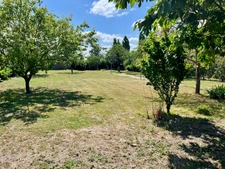 LE LANGON (85) 10 MIN DE FONTENAY LE COMTE ADORABLE LONGERE RENOVEE AVEC DEPENDANCES ET TERRAIN CLOS