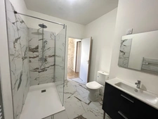 LUCON QUARTIER MARCHE COUVERT CHARMANTE MAISON EN PIERRES RENOVEE DE PLAIN PIED AVEC JARDIN ET CAVE