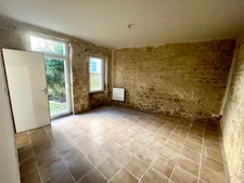 LUCON QUARTIER MARCHE COUVERT CHARMANTE MAISON EN PIERRES RENOVEE DE PLAIN PIED AVEC JARDIN ET CAVE