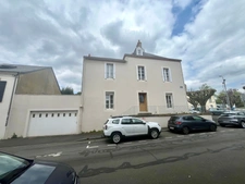 LA ROCHE SUR YON 85000 COEUR DE VILLE SPACIEUSE MAISON DE CARACTERE 5 CHAMBRES AVEC ANNEXES ET JARDIN