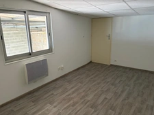 LUCON (85400) EN PLEINE ZONE ARTISANALE LOCAL PROFESSIONNEL 90M² EN TRES BON ETAT AVEC PARKING PRIVATIF 