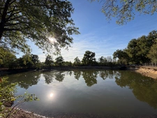CHATEAU GUIBERT (85) CADRE IDYLLIQUE PARCELLE BOISEE DE LOISIR AVEC ETANG POISSONNEUX SUR 13000M² CLOS