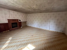 SERIGNE (85) EN CAMPAGNE SPACIEUSE MAISON EN PIERRES A RENOVER AVEC DEPENDANCES SUR 6700M² A PRIX FOU 