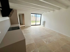 NIEUL SUR MER (17137) A 10 MIN DE LA ROCHELLE CHAI RENOVE BOURRE DE CHARME ET GRAND CONFORT AVEC JARDIN