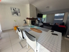 SAINT-JEAN-D'HERMINE (85) - COEUR DE VILLAGE AU CALME - ADORABLE VILLA PLAIN PIED 4 CHAMBRES SUR 1177M²