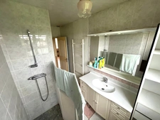 LUCON 85400 PROXIMITE ZONE COMMERCIALE LECLERC AGREABLE MAISON SEMI PLAIN PIED AVEC ANNEXES SUR 3000M²