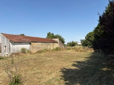 LAVAU (85) AU CALME ABSOLU CADRE CAMPAGNE SUPERBE TERRAIN A BATIR 1500M² HORS LOTISSEMENT A VIABILISER