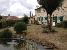 LA TAILLEE 85 AU CALME ABSOLU MAGNIFIQUE MAISON DE CAMPAGNE RENOVEE AVEC GITE AU BORD DE L'EAU