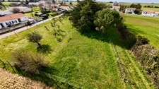 LUCON (85) EXCEPTIONNEL ET RARE TERRAIN CONSTRUCTIBLE 2239 M²+760 M² A VIABILISER ET HORS LOTISSEMENT