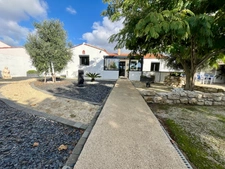 L'AIGUILLON SUR MER QUARTIER RESIDENTIEL VILLA PLAIN PIED GRAND CONFORT 4 CHAMBRES ANNEXES ET JARDIN CLOS