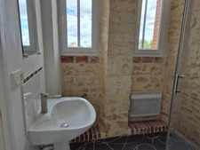 LUCON 85400 COEUR DE VILLE PROCHE TOUTES COMMODITES A PIED APPARTEMENT T2 LUMINEUX SANS EXTERIEUR