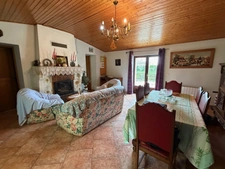 PUYRAVAULT (85) A 20 MINUTES DE LA ROCHELLE AUTHENTIQUE LONGERE EN PIERRES A RAFRAICHIR SUR 333 M² CLOS