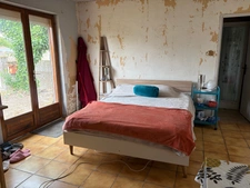 AISNE (85) ADORABLE LONGERE EN PIERRES AVEC MATERIAUX A FINIR DE RENOVER SUR 515M² AVEC DEPENDANCES