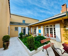 LA ROCHE SUR YON (85) - PENTAGONE - MAISON DE CARACTERE BOURREE DE CHARME AVEC PISCINE ET JARDIN CLOS 