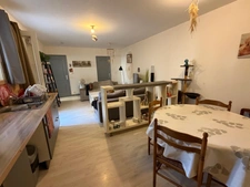 LUCON (85) COEUR DE VILLE IMMEUBLE DE RAPPORT COMPOSE DE 2 APPARTEMENTS DE TYPE T2 LOCATAIRES EN PLACE 