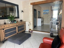 LUCON (85) COEUR DE VILLE MAISON EN PIERRES DE CARACTERE 5/6 CHAMBRES AVEC PATIO ET SPACIEUSES ANNEXES