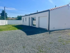 MOUTIERS SUR LAY 85 AU CALME VILLA PLAIN PIED GRAND CONFORT 3 CHAMBRES AVEC DEPENDANCES SUR 620M² CLOS