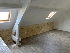 LUCON 85400 PROCHE DES COMMERCES ET LYCEES APPARTEMENT RENOVE T2/1 CHAMBRE TRES COCOONING ET COSY