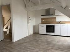 LUCON 85400 PROCHE DES COMMERCES ET LYCEES APPARTEMENT RENOVE T2/1 CHAMBRE TRES COCOONING ET COSY