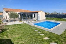 SAINT BENOIST SUR MER (85) 15 MINUTES DES PLAGES VILLA PLAIN PIED GRAND CONFORT AVEC PISCINE SUR 1204 M²