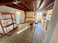 SAINT ETIENNE DE BRILLOUET 85210 EN CAMAPGNE ADORABLE FERMETTE 2/3 CHAMBRES AVEC HANGAR SUR 2500M²