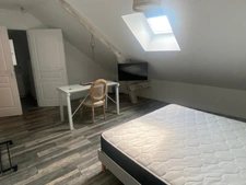LUCON (85) COEUR DE VILLE MAISON DE CHARME ET DE CARACTERE AVEC PISCINE ET ANNEXE + 5 LOCATIFS OCCUPES