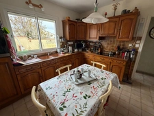 LUCON (85) QUARTIER TRES CALME PROCHE SUPER U VILLA PLAIN PIED 95M²/3 CHAMBRES AVEC 2 GARAGES ET JARDIN