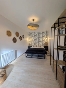 CHAVAGNES EN PAILLERS (85250) - LIEU D'EXCEPTION - ANCIENNE CHAPELLE RENOVEE 6 CHAMBRES SUR 900M² CLOS