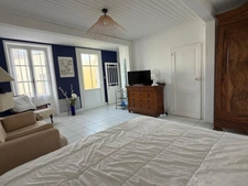 SAINT MICHEL EN L'HERM (85) 10 MIN DES PLAGES AGREABLE MAISON EN PIERRE POSSIBILITE 2 GITES AVEC JARDIN