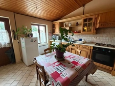 PUYRAVAULT (85) A 20 MINUTES DE LA ROCHELLE AUTHENTIQUE LONGERE EN PIERRES A RAFRAICHIR SUR 333 M² CLOS