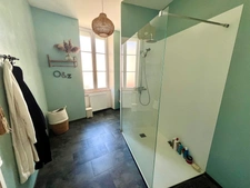 LUCON (85) COEUR DE VILLE MAISON DE CHARME ET DE CARACTERE AVEC PISCINE ET ANNEXE + 5 LOCATIFS OCCUPES