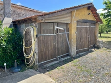 LE LANGON (85) 10 MIN DE FONTENAY LE COMTE ADORABLE LONGERE RENOVEE AVEC DEPENDANCES ET TERRAIN CLOS