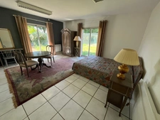 LUCON QUARTIER SUPER U AU CALME MAISON APPARTEMENT MEUBLE 2 CHAMBRES AVEC TERRAIN TENNIS ET JARDINET