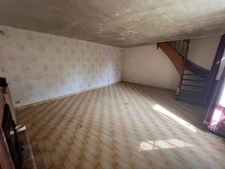 SERIGNE (85) EN CAMPAGNE SPACIEUSE MAISON EN PIERRES A RENOVER AVEC DEPENDANCES SUR 6700M² A PRIX FOU 