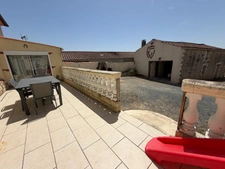 BESSAY (85320) AU CALME CHARMANTE MAISON EN PIERRES RENOVEE 3/4 CHAMBRES AVEC DEPENDANCES ET JARDIN