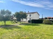 LUCON 85400 AU CALME ET PROCHE TOUTES COMMODITES AGREABLE MAISON 4 CHAMBRES AVEC ANNEXE SUR 2000M²
