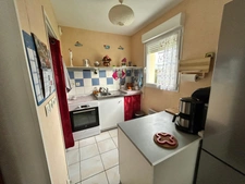 LUCON (85) PROCHE INTERMARCHE AU CALME APPARTEMENT T2 REZ DE JARDIN 46M² AVEC BALCON ET PARKING PRIVE