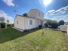 SAINT MICHEL EN L'HERM (85) AU CALME ET A 5 MIN DES PLAGES VILLA 2011 GRAND CONFORT 3 CHAMBRES SUR 600M²