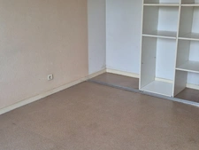 LUCON PROCHE COMMERCES ET LYCEES AGREABLE APPARTEMENT REZ DE JARDIN 50 M² / 2 CHAMBRES AVEC COURETTE