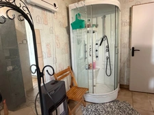 AISNE (85) ADORABLE LONGERE EN PIERRES AVEC MATERIAUX A FINIR DE RENOVER SUR 515M² AVEC DEPENDANCES
